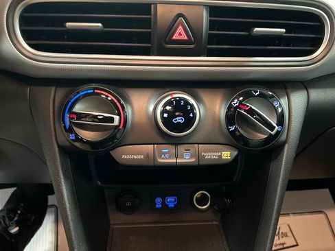 Used 2021 Hyundai Kona SE FWD image 17