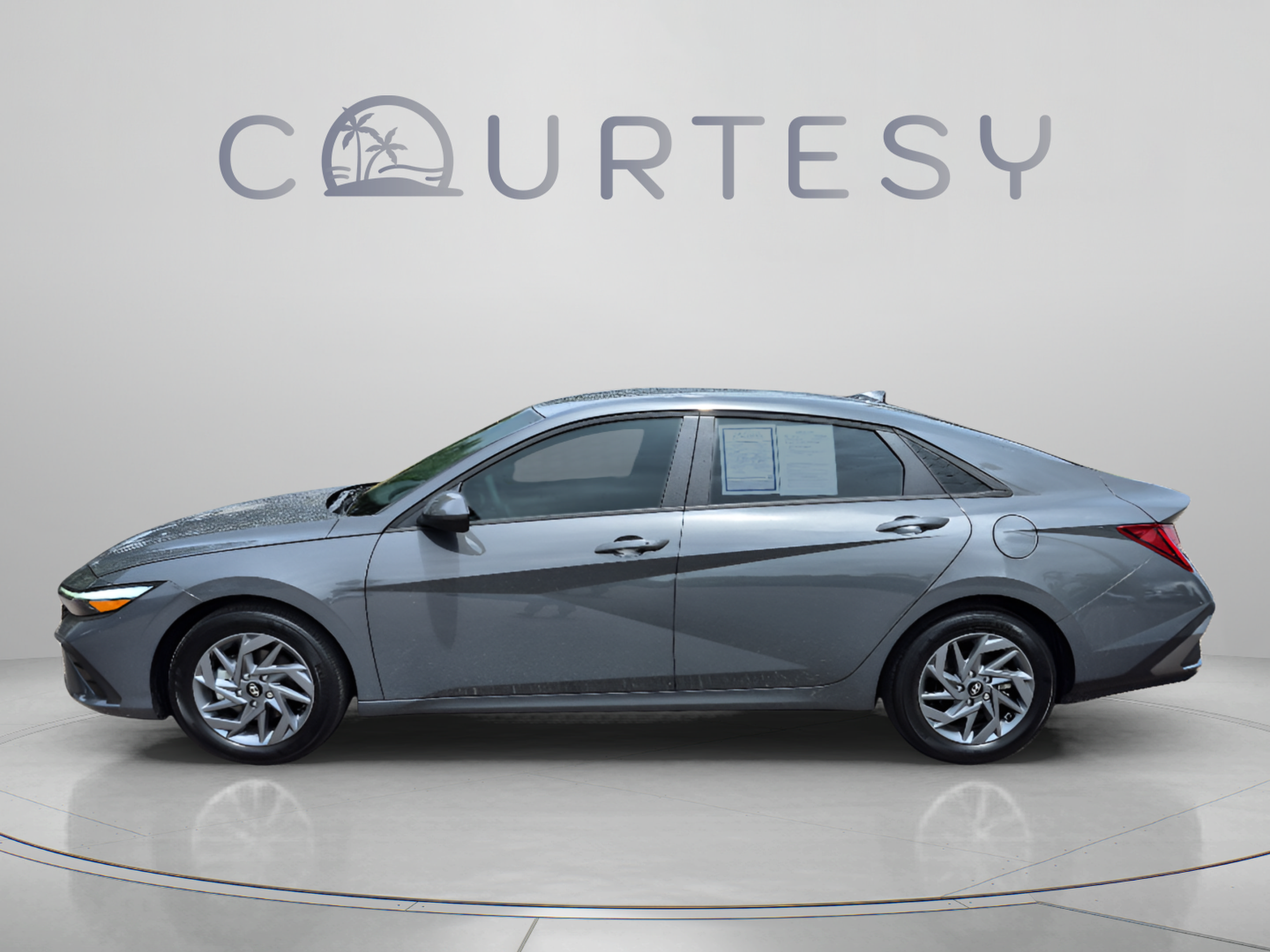 Certified 2025 Hyundai Elantra Hybrid FWD image 2