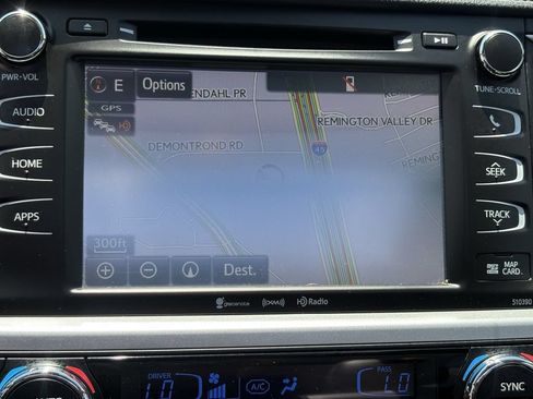 Used 2019 Toyota Highlander XLE FWD image 19
