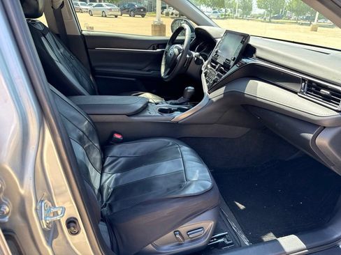 Used 2023 Toyota Camry XSE w/ Cold Weather Package FWD image 18
