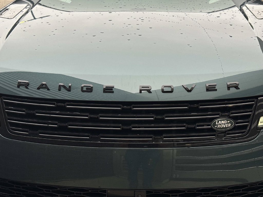 New 2027 Land Rover Range Rover Sport Dynamic SE AWD/4WD image 11