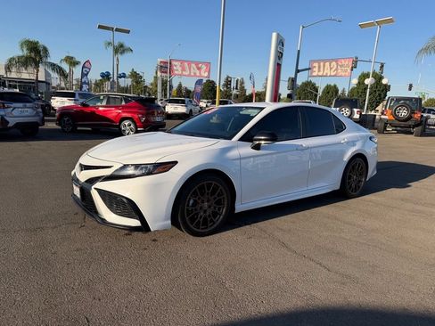 Used 2023 Toyota Camry SE FWD image 3