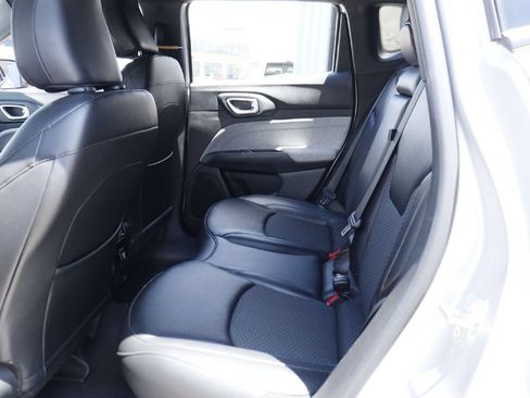 Used 2024 Jeep Compass Latitude AWD/4WD image 22