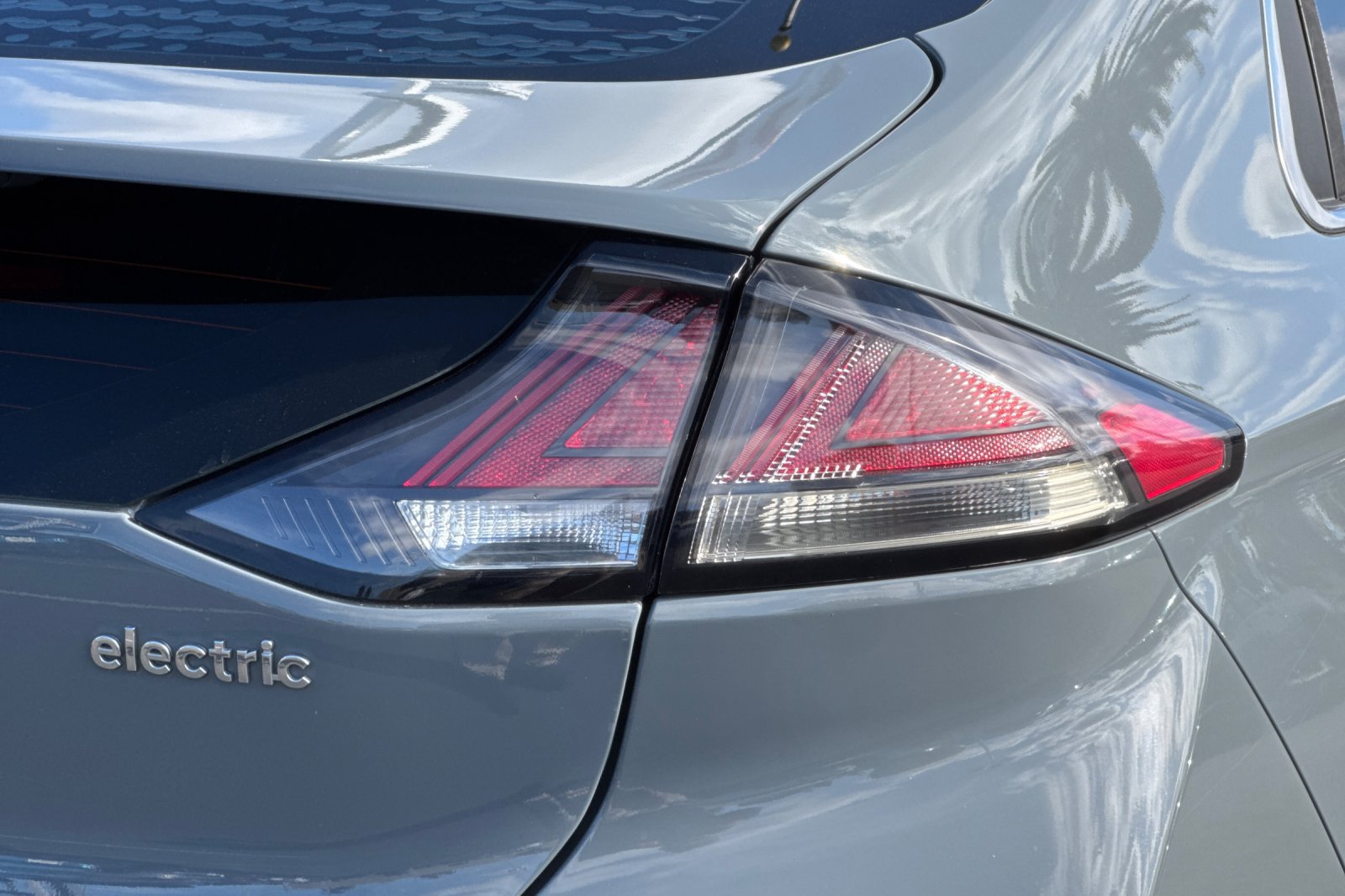 Used 2020 Hyundai Ioniq Limited FWD image 50
