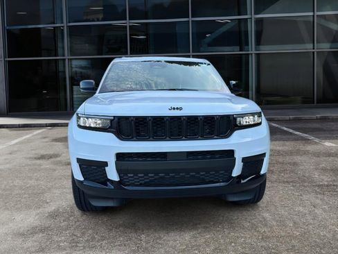New 2025 Jeep Grand Cherokee L Altitude image 2