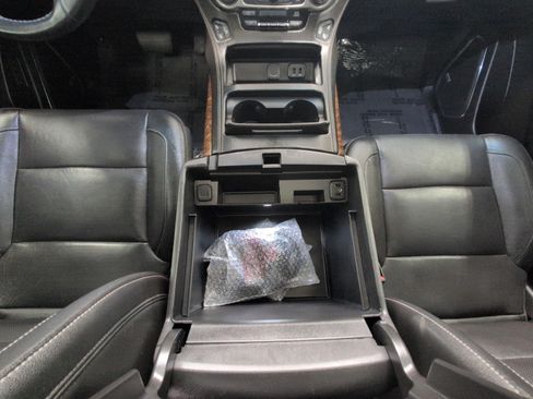 Used 2019 Chevrolet Suburban Premier AWD/4WD image 17