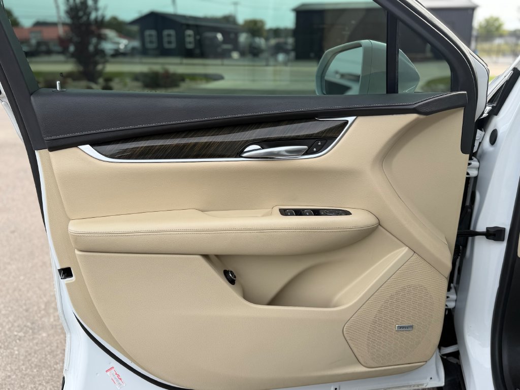 Used 2017 Cadillac XT5 FWD w/ LPO, Wheel Lock Package image 8