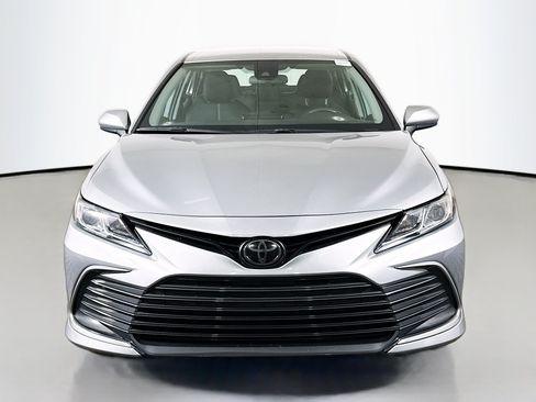 Used 2022 Toyota Camry XSE FWD image 2