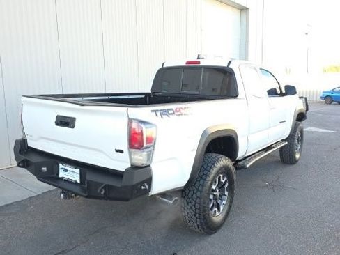 Used 2022 Toyota Tacoma TRD Off-Road image 4