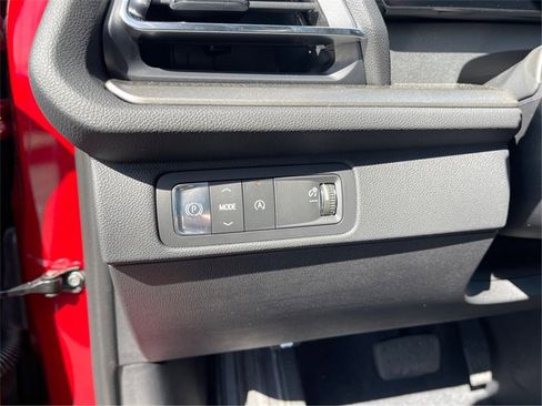 New 2025 Chevrolet Traverse LT image 12