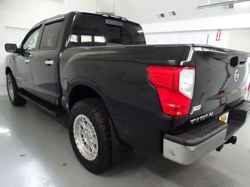 Used 2017 Nissan Titan SV AWD/4WD image 15