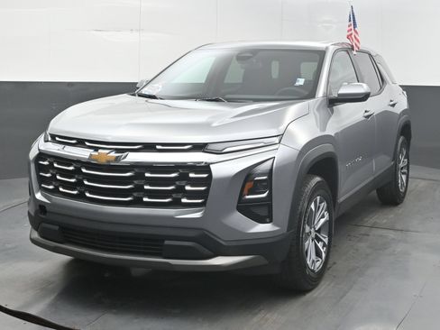 Used 2026 Chevrolet Equinox LT FWD image 4