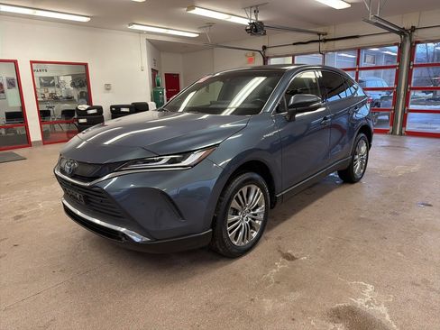 Used 2021 Toyota Venza Limited image 3