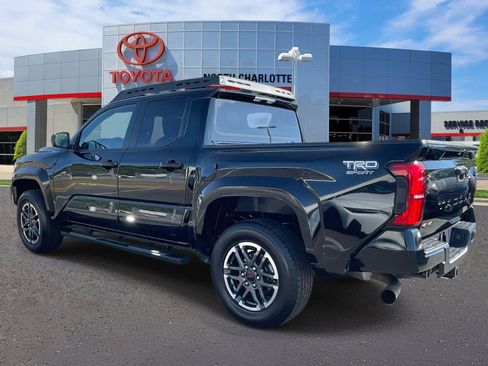 Used 2024 Toyota Tacoma TRD Sport AWD/4WD image 4