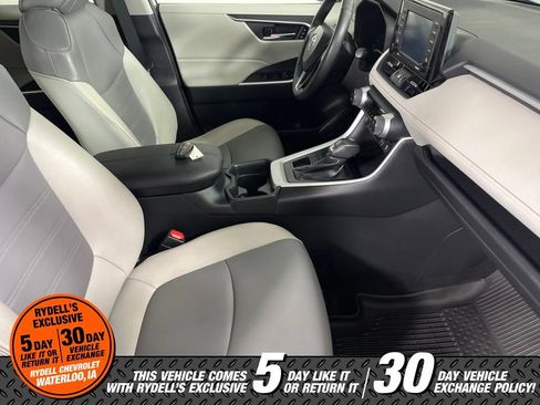 Used 2021 Toyota RAV4 XLE Premium AWD/4WD image 17