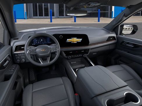 New 2026 Chevrolet Suburban LT image 16