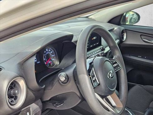 Used 2020 Kia Forte LXS FWD image 7