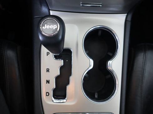 Used 2013 Jeep Grand Cherokee Limited w/ Luxury Group II AWD/4WD image 26
