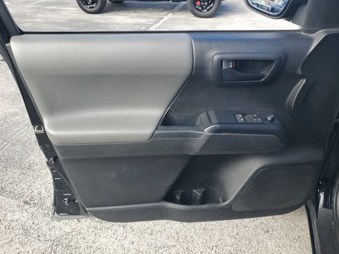 Used 2022 Toyota Tacoma SR RWD image 9