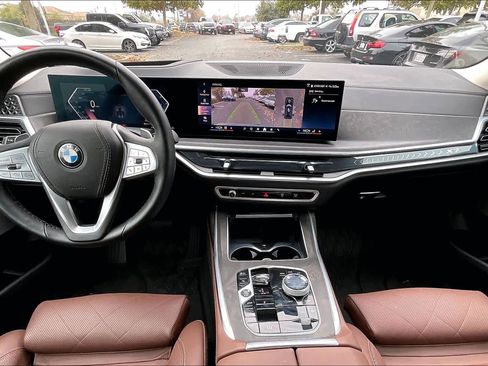 Used 2025 BMW X7 xDrive40i w/ Premium Package image 16