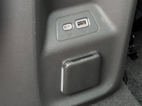Used 2023 Buick Envision Avenir AWD/4WD image 29