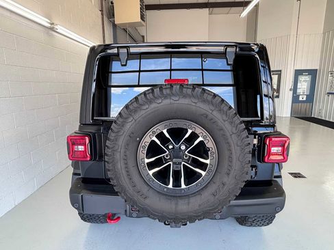 Used 2024 Jeep Wrangler Unlimited Rubicon AWD/4WD image 7