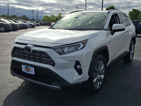 Used 2020 Toyota RAV4 Limited AWD/4WD image 3