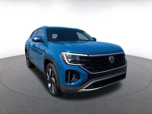 Used 2026 Volkswagen Atlas Cross Sport SE FWD image 3