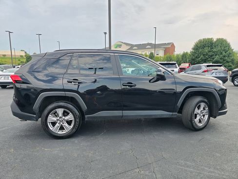 Used 2025 Toyota RAV4 XLE AWD/4WD image 9