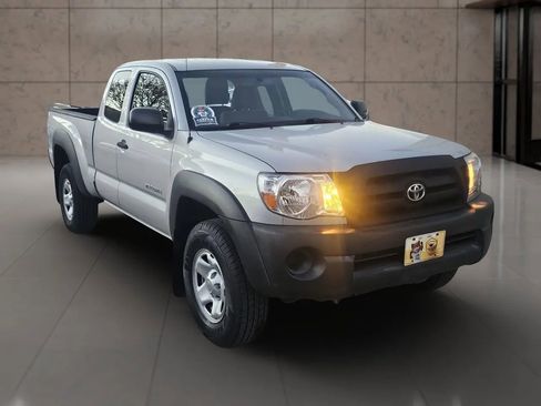 Used 2010 Toyota Tacoma PreRunner image 2
