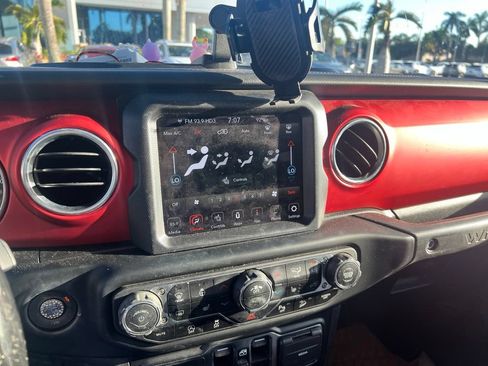 Used 2020 Jeep Wrangler Unlimited Rubicon AWD/4WD image 3