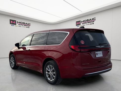 New 2026 Chrysler Pacifica Limited w/ Uconnect Theater Family Group AWD/4WD image 5