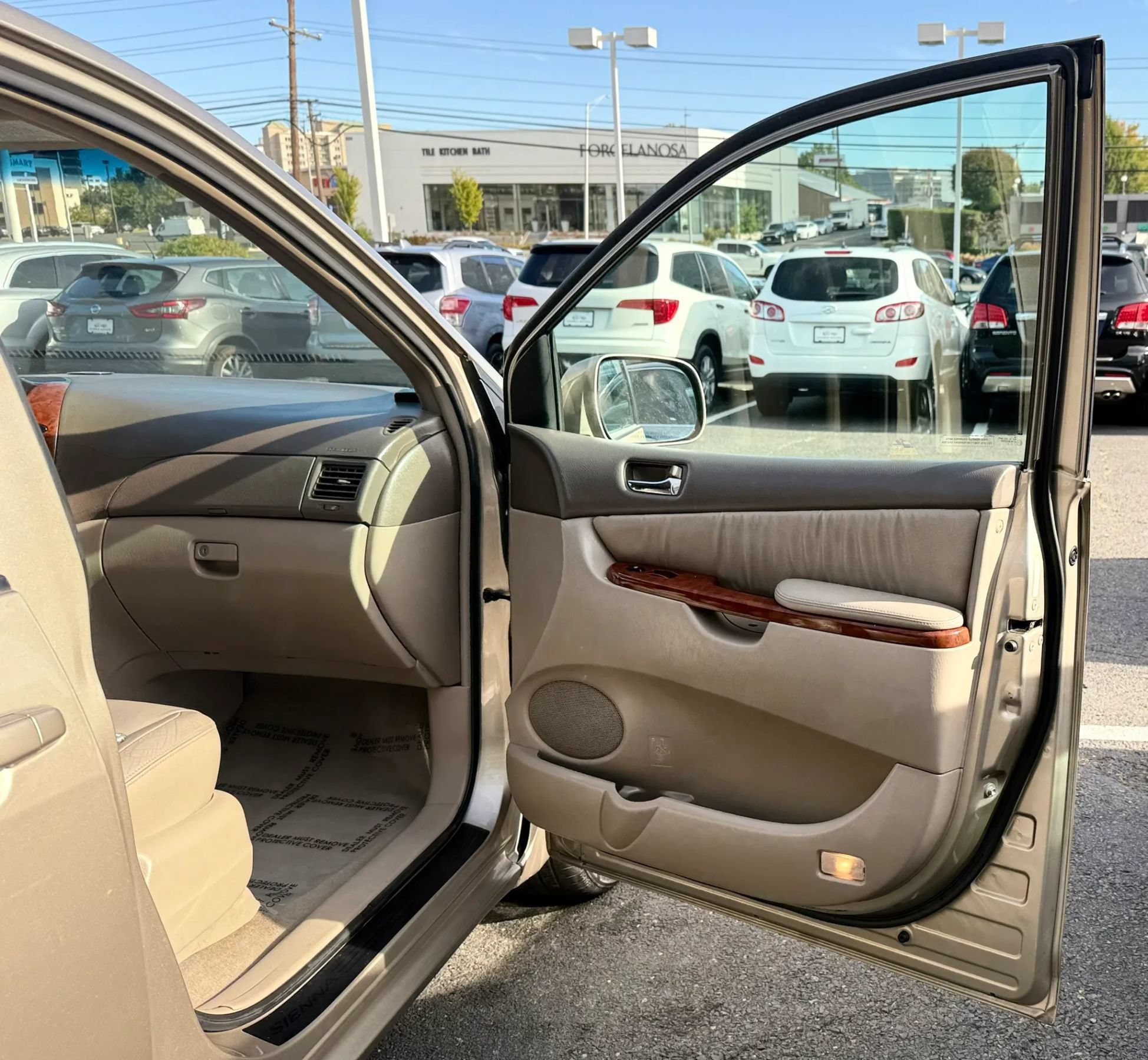 Used 2004 Toyota Sienna XLE w/ XLE Pkg 12 FWD image 33