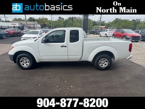 Used 2019 Nissan Frontier S image 2