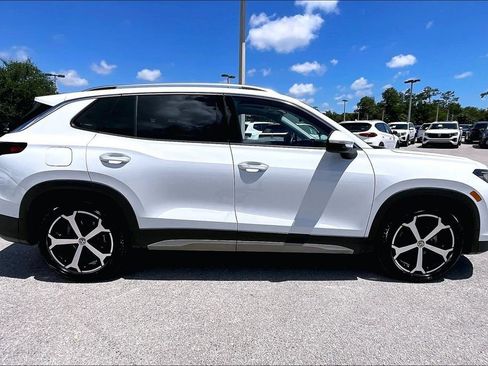 Certified 2026 Volkswagen Tiguan SE w/ Panoramic Sunroof Package FWD image 4