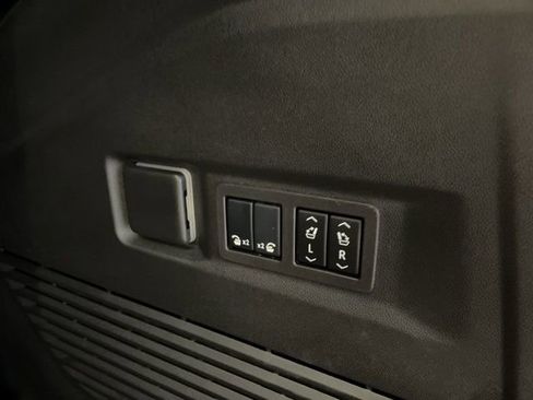 Used 2024 GMC Yukon Denali Ultimate image 27