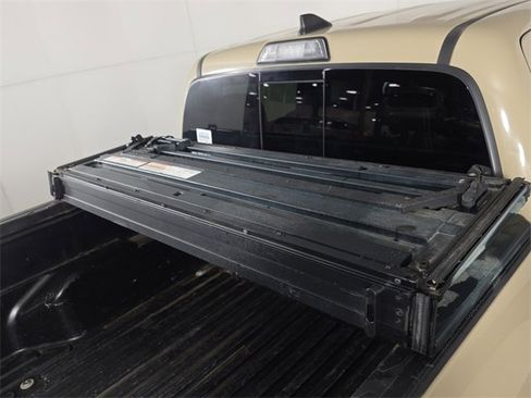 Used 2018 Toyota Tacoma Limited image 11
