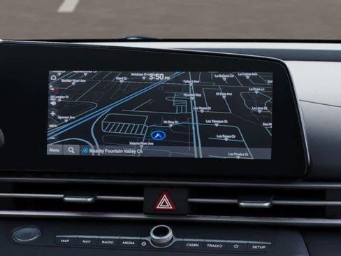 Used 2025 Hyundai Elantra Limited FWD image 13