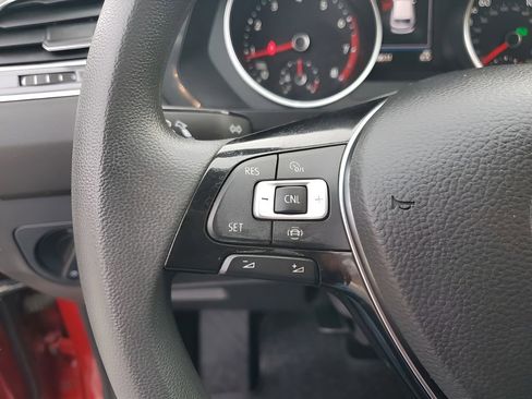 Used 2019 Volkswagen Tiguan S image 33