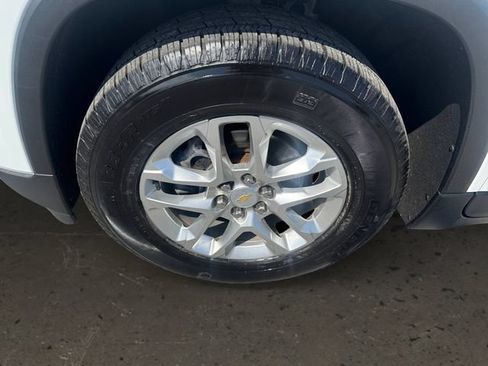 Used 2021 Chevrolet Traverse LT AWD/4WD image 9