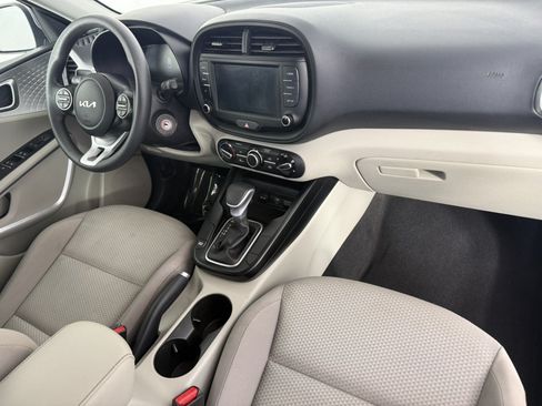 Used 2025 Kia Soul LX w/ LX Technology Package FWD image 11