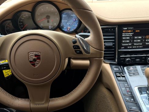 Used 2014 Porsche Panamera S image 30