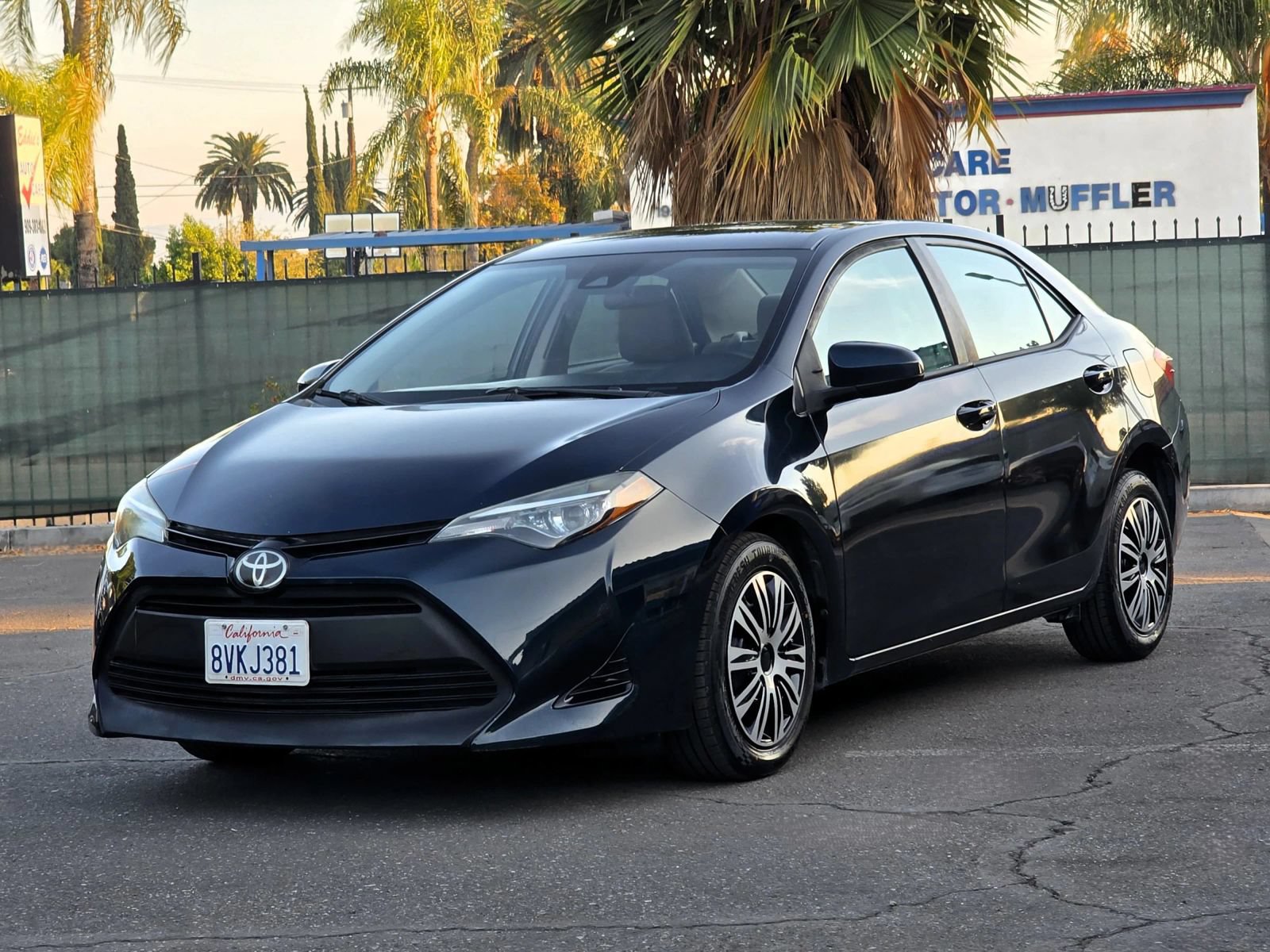 Used 2018 Toyota Corolla LE FWD image 1