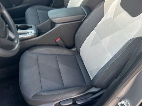 Used 2024 Chevrolet Trax LS FWD image 28