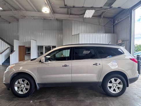 Used 2010 Chevrolet Traverse LT w/ Personal Connectivity Package FWD image 1