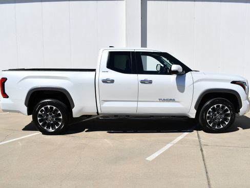 Used 2023 Toyota Tundra Limited AWD/4WD image 6
