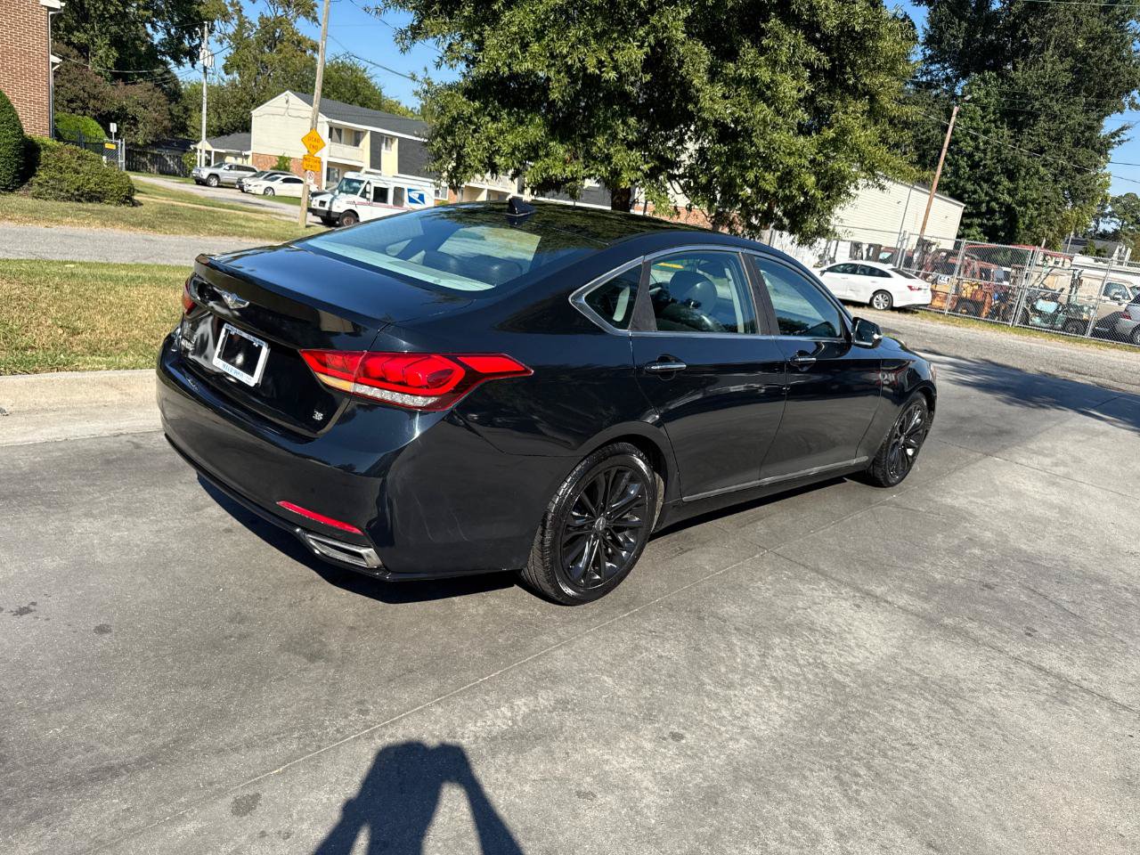 Used 2015 Hyundai Genesis 3.8 RWD image 4