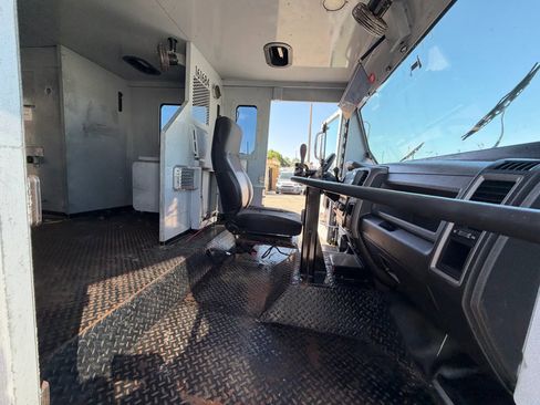 Used 2016 RAM 5500 Tradesman w/ Chrome Appearance Group RWD image 16