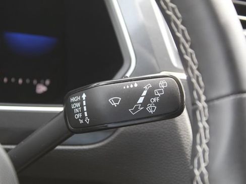 Used 2022 Volkswagen Tiguan SE AWD/4WD image 18
