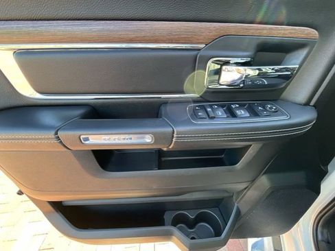 Used 2018 RAM 1500 Laramie w/ Convenience Group AWD/4WD image 10